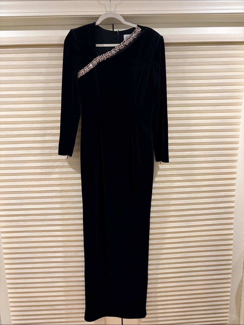 NWOT Roland Mouret Black Long Sleeve Velvet Evening Gown with Beaded Trim, US 6